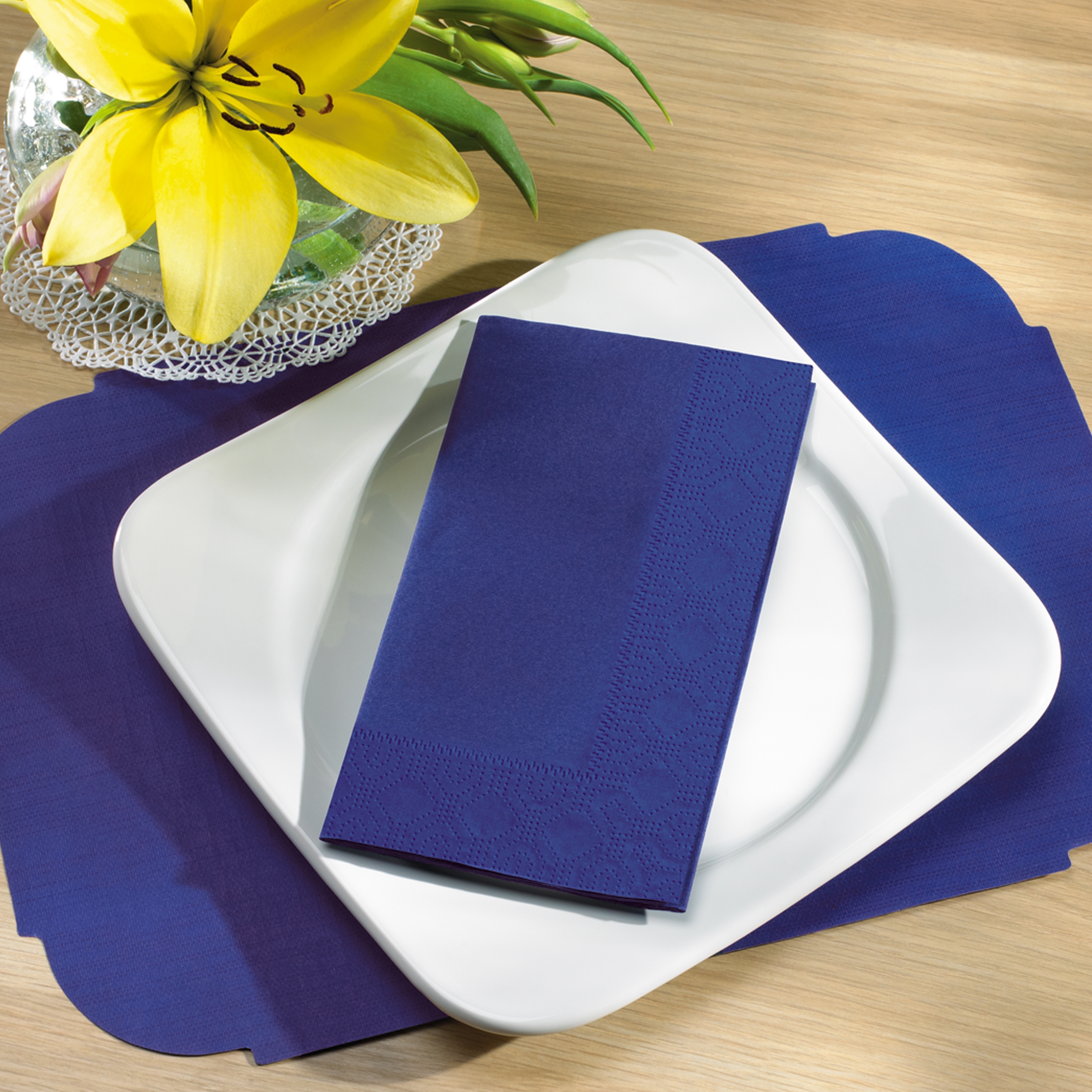 180522 15X17 NAVY DINNER NAP2 PLY 1000/CS  8/125/CS