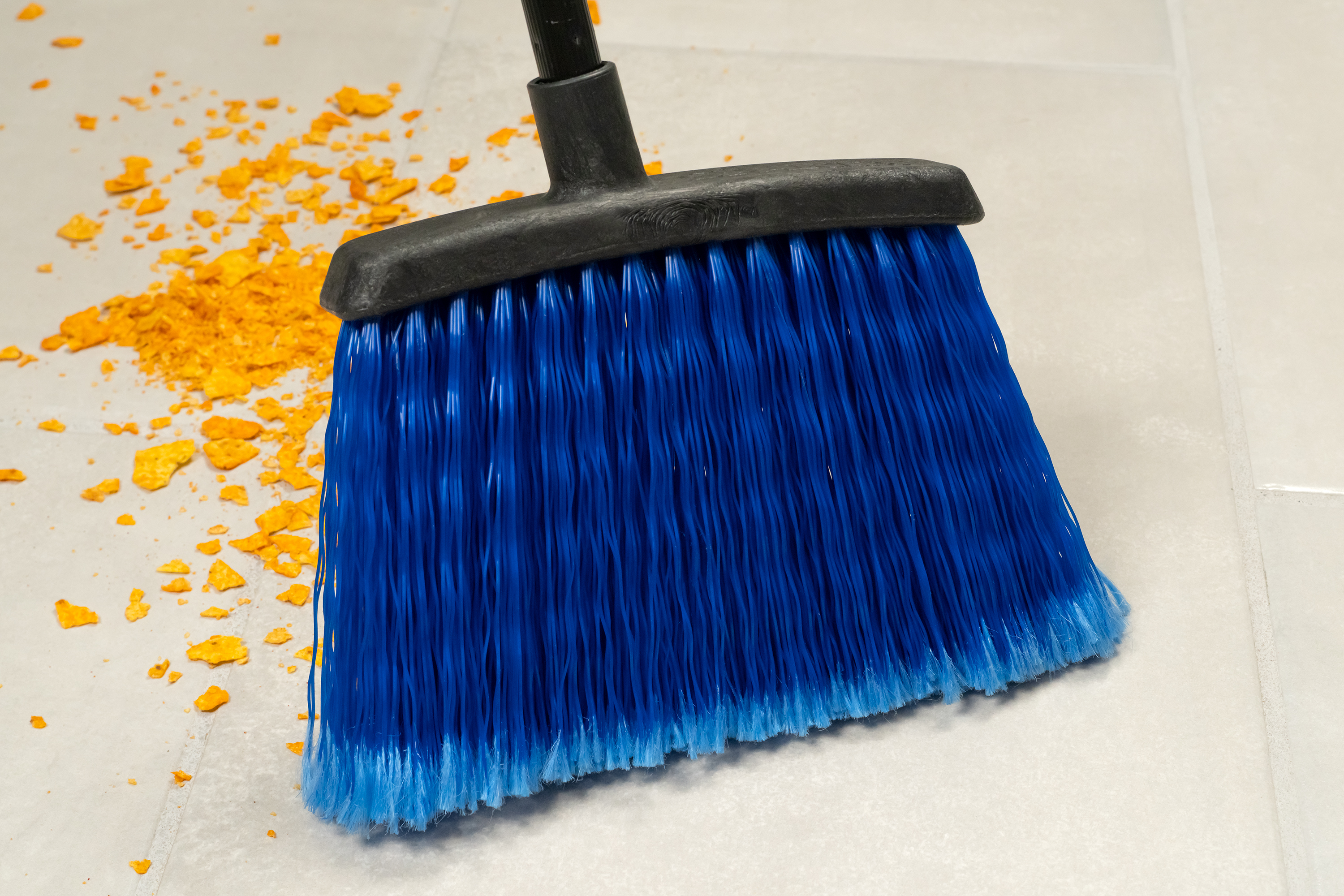 4688314 DUO-SWEEP BROOM BLUE 48" BLACK HANDLE - EA